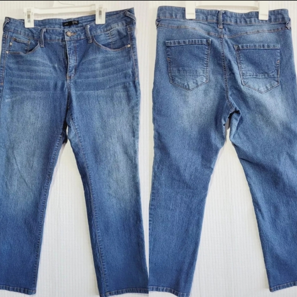 Signature Studio Women's Size 12 Blue Jeans